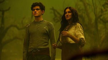 Teen (Joe Locke) será una pieza clave en el viaje de Agatha (Kathryn Hahn) en esta serie llena de misterio.&nbsp;