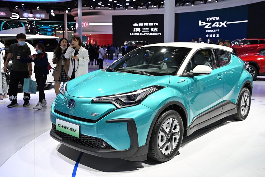Un auto eléctrico de Toyota en el Salón de Automóviles.