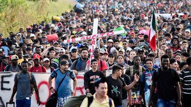 Migrantes participan en una caravana hacia la frontera con Estados Unidos en Tapachula, estado de Chiapas, México, el 24 de diciembre de 2023.