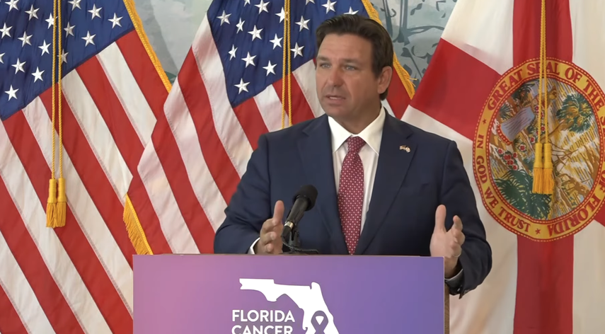 Ron DeSantis, gobernador de Florida, durante el anuncio.&nbsp;