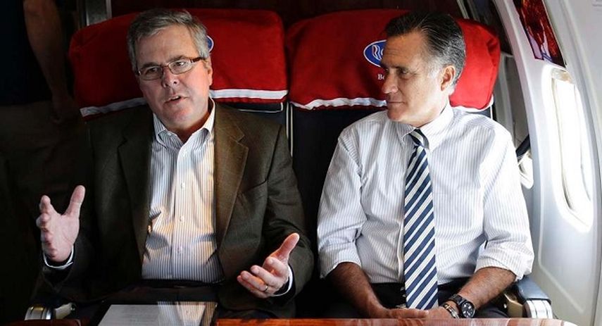 Jeb Bush (i) y Mitt Romney, en una imagen de archivo. (AP)