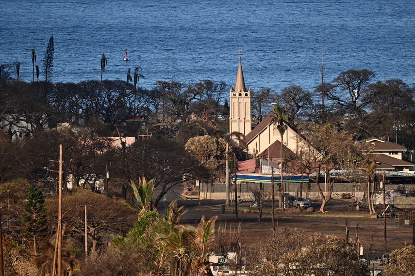 La iglesia católica Maria Lanakila en la calle Waine se ve intacta después de un incendio forestal en Lahaina, en el oeste de Maui, Hawai, el 16 de agosto de 2023.&nbsp; &nbsp;