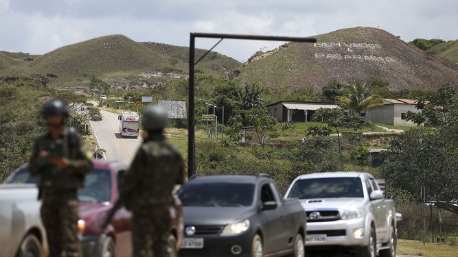 Tropas brasileñas en tareas de control de tránsito en&nbsp;Pacaraima, frontera con Venezuela.&nbsp;