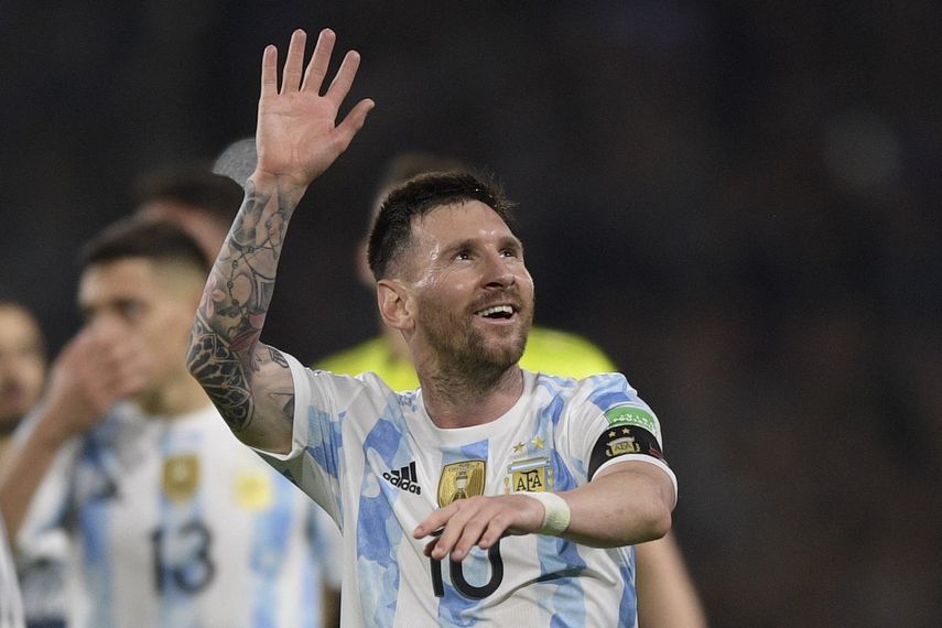 Lionel Messi de Argentina celebra después del partido de fútbol de clasificación sudamericana para la Copa Mundial de la FIFA Qatar 2022 entre Argentina y Venezuela en el estadio La Bombonera en Buenos Aires el 25 de marzo de 2022. &nbsp;