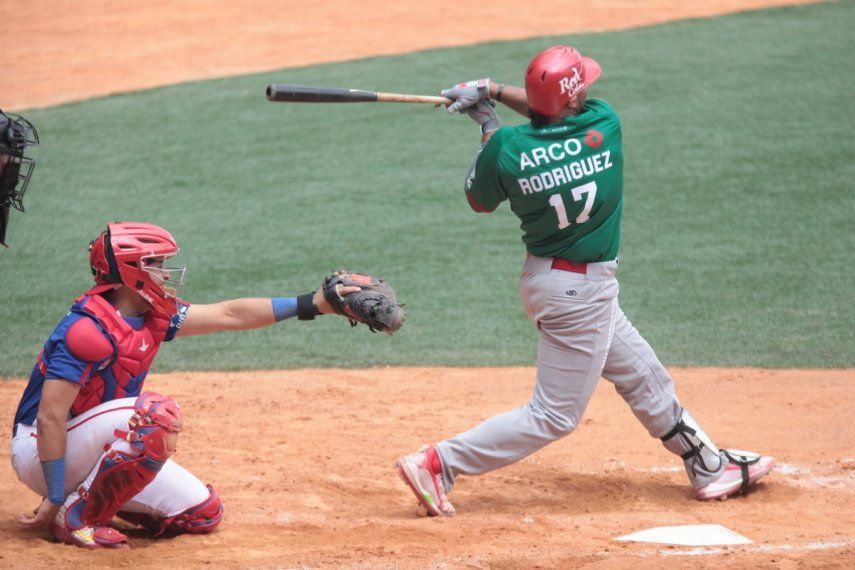 El colombiano Reynaldo Rodríguez conectó el primer jonrón en el estadio Monumental Simón Bolívar de Caracas La Rinconada. Cañeros de Mochis de México derrotó a Tigres del Licey de República Dominicana&nbsp;