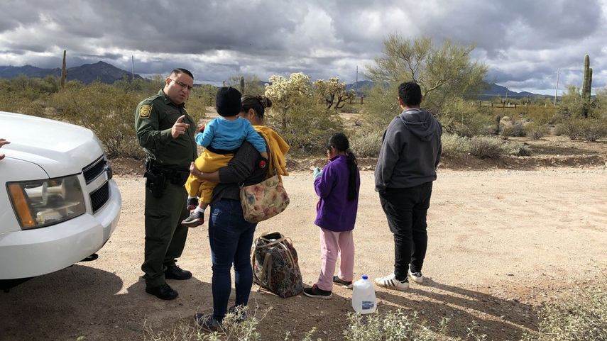 Migrantes en la frontera con México.