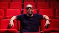 El actor francés Didier Morville, también conocido como JoeyStarr, posa para una sesión de fotos en el teatro Theatre du Balcon, en Aviñón, sur de Francia, el 10 de julio de 2023.