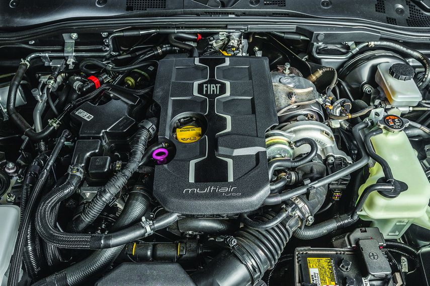 2017-Fiat-124-Spider-Classica-engine-03.jpg