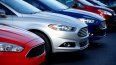 Una hilera de automóviles Ford Fusion a la venta en un concesionario de Butler, Pensilvania.&nbsp;