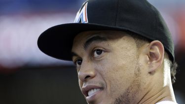 Giancarlo Stanton estaba como titular hasta el último boletín anunciado por la MLB (Archivo)