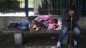 Familiares de pacientes con el coronavirus esperan autorización para visitar a sus parientes en la unidad de COVID-19 del Hospital José Gergorio Hernández de Caracas el 4 de octubre del 2020. El hospital está desbordado por la pandemia del coronavirus y la crisis económica de Venezuela y los familiares de los pacientes del COVID les llevan comida, ropa, sábanas y los bañan para asegurarse de que reciben esa atención básica. Familiares de pacientes con el coronavirus esperan autorización para visitar a sus parientes en la unidad de COVID-19 del Hospital José Gergorio Hernández de Caracas el 4 de octubre del 2020. El hospital está desbordado por la pandemia del coronavirus y la crisis económica de Venezuela y los familiares de los pacientes del COVID les llevan comida, ropa, sábanas y los bañan para asegurarse de que reciben esa atención básica.