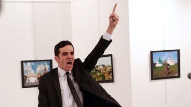 Burhan Ozbilici, USA. Ganador del primer lugar por la serie&nbsp;An Assassination in Turkey.