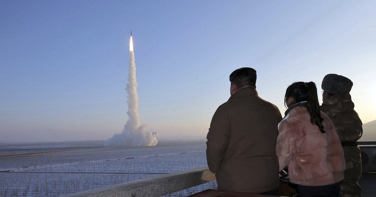 Corea del Norte dispara un misil balístico no identificado, según Seúl