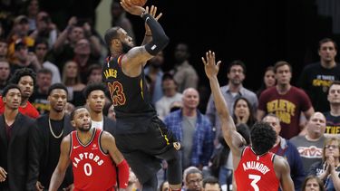 LeBron James confimó la posición de los jugadores de los Cavs y los Warrios.