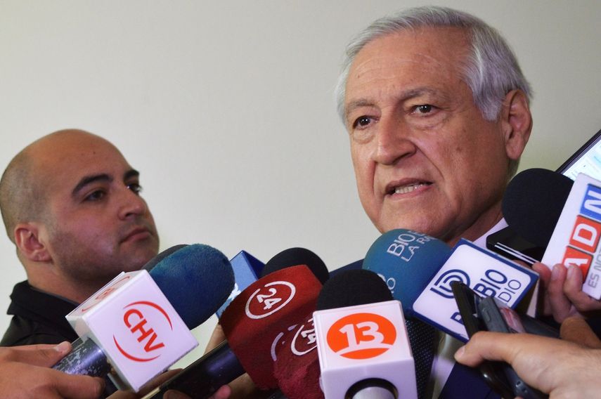El canciller chileno, Heraldo&nbsp;Muñoz, habla a los medios durante una rueda de prensa en la ciudad de Viña del Mar.