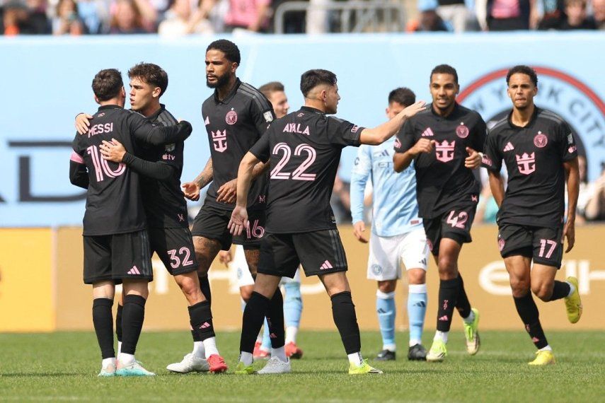 Lionel Messi #10 del Inter Miami CF celebra con sus compañeros tras marcar el segundo gol del equipo durante el partido de la MLS entre el New York City FC y el Inter Miami CF en el Yankee Stadium el 22 de marzo de 2026 en Nueva York, Nueva York.&nbsp;