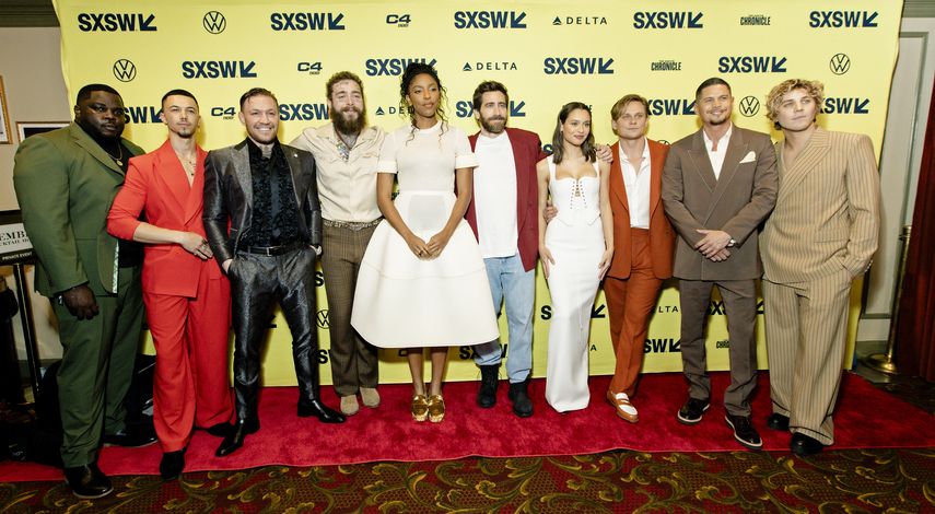 El elenco de Road House asiste al estreno mundial de la película durante el Festival South by Southwest Film (SXSW) en el Paramount Theatre el 8 de marzo de 2024 en Austin, Texas.