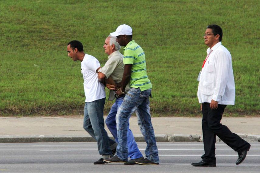 La mayoría de arrestos tuvo lugar para evitar que los activistas puedan llegar a la misa que el Papa ofició el domingo en la Plaza de la Revolución de La Habana. (AFP)