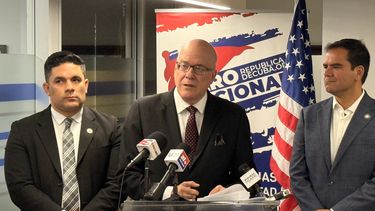 Orlando Gutiérrez-Boronat, coordinador de la Asamblea de la Resistencia Cubana en rueda de prensa junto a los comisionados de Miami, Rolando Escalona y Rafael Rosado.&nbsp;