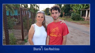 Raudel Alejandro Guerra Hernández, de 19 años, junto a su madre, Olguita Hernández Rojas. Raudel Alejandro Guerra Hernández, de 19 años, junto a su madre, Olguita Hernández Rojas.