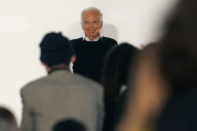 El diseñador de modas Ralph Lauren durante la presentación de su colección otoño-invierno 2022 en Nueva York, el martes 22 de marzo de 2022.
