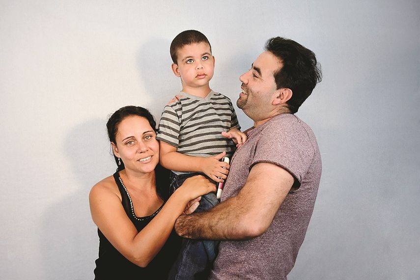 Diego Mosquera, de 4 años, padece una enfermedad cerebral y necesita ayuda de la comunidad. (ANA AMORES)