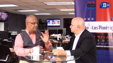 Juan Juan Almeida entrevista al sacerdote ifa Carlos Valdés.