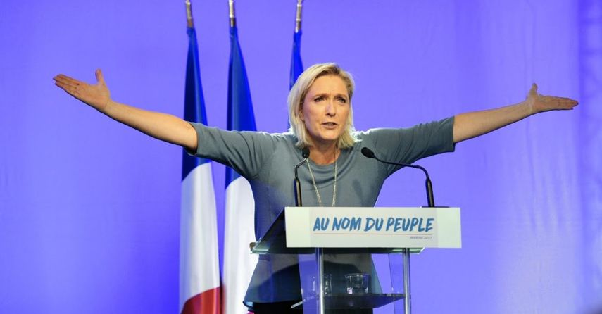 Le Pen, líder del Frente Nacional, sostuvo que la nueva ley de seguridad, que Macron firmó el lunes, no es suficiente para combatir el terrorismo islamista.
