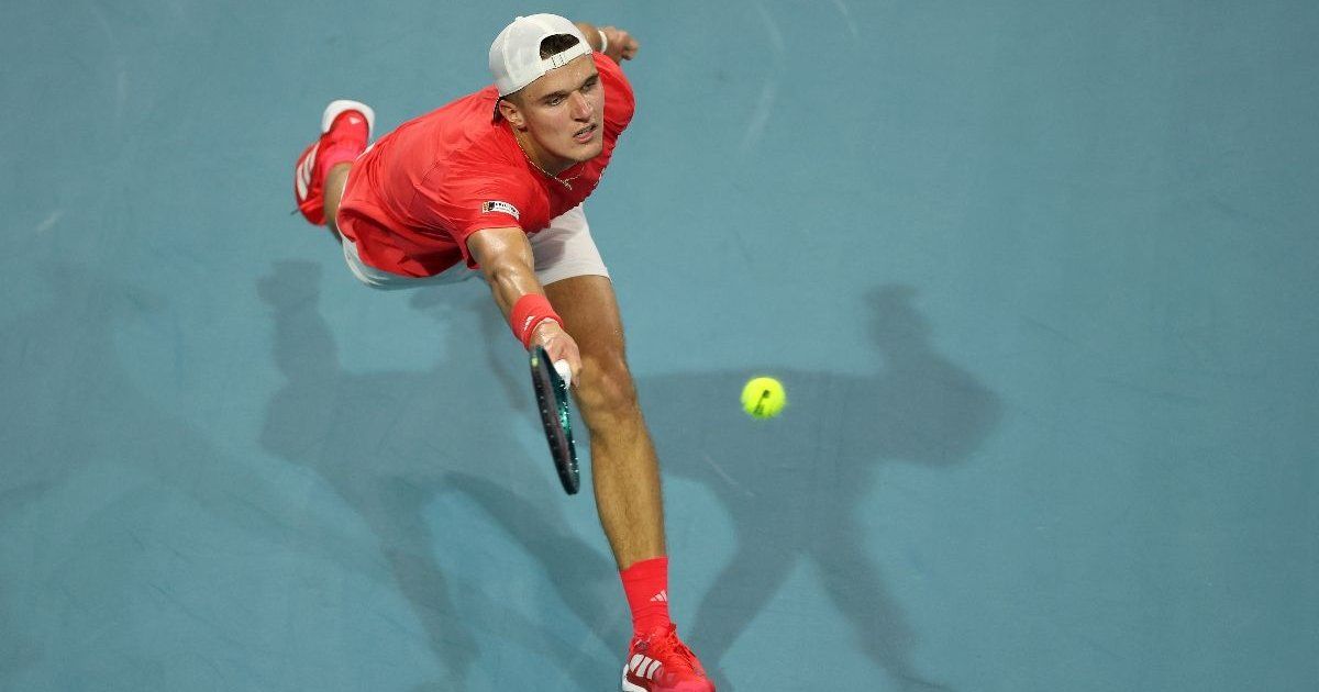Jakub Mensik: La nueva sensación del tenis que derrotó a Djokovic en Miami