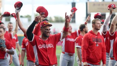 Abraham Toro #31 del equipo de Canadá celebra una victoria de 7-2 contra el equipo de Cuba después del partido del Clásico Mundial de Béisbol 2026 en el Estadio Hiram Bithorn