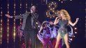 Raymix y Paulina Rubio en una presentación de los Latin Billboard 2020 desde el BB&T Center in Sunrise, en Florida. La Chica Dorada ha sido demanda por una compañía de crédito en Miami. Raymix y Paulina Rubio en una presentación de los Latin Billboard 2020 desde el BB&T Center in Sunrise, en Florida. La Chica Dorada ha sido demanda por una compañía de crédito en Miami.