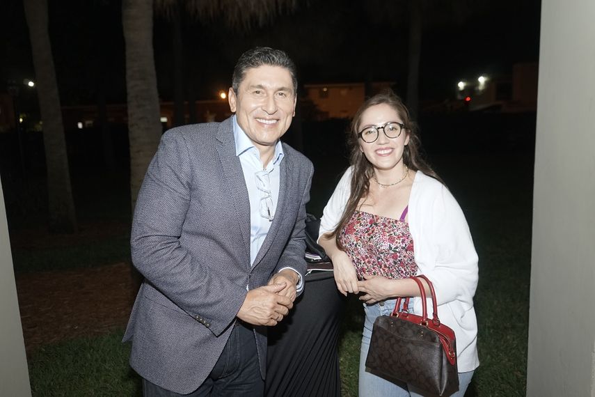 César Lozano y Camila Mendoza.&nbsp;