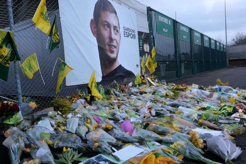 Aficionados del equipo FC Nantes rinden tributo al jugador argentino&nbsp;Emiliano&nbsp;Sala.