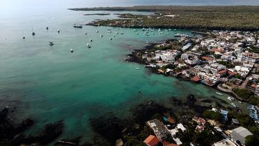 Vista aérea de Puerto Ayora, Galápagos, Ecuador.