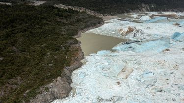 Vista aérea de un glaciar en el borde de Campos de Hielo Norte, en la región de Aysén, sur de Chile, el 14 de febrero de 2022. El derretimiento de los glaciares es un fenómeno natural que el cambio climático ha acelerado significativamente, dijo a la AFP Jorge O Kuinghttons, jefe de la Unidad Regional de Glaciología de la Dirección General de Aguas (DGA). &nbsp;