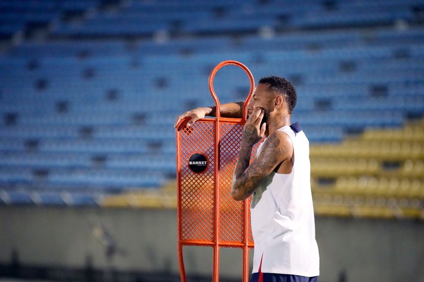 Neymar durante los entrenamientos del PSG