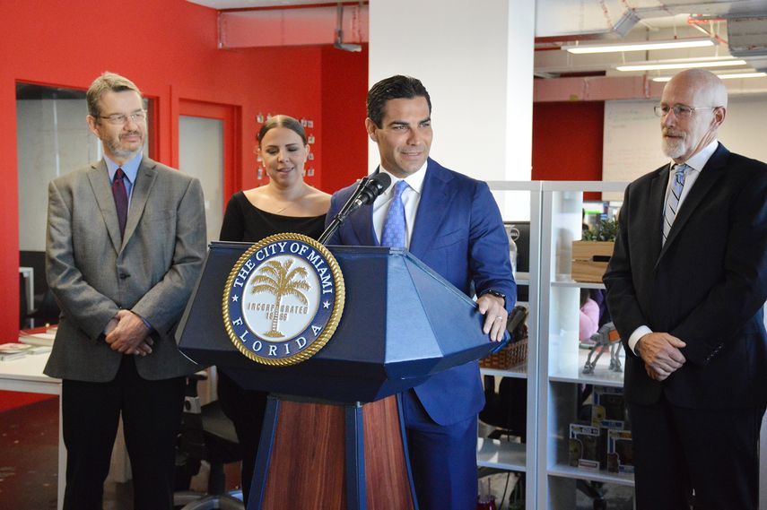 El alcalde de Miami, Francis Suárez, habla sobre las ventajas de hacer negocios en la ciudad.