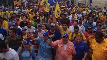 Capriles está recorriendo las calles de Venezuela en apoyo a los candidatos de la oposición (PRENSA CAPRILES)