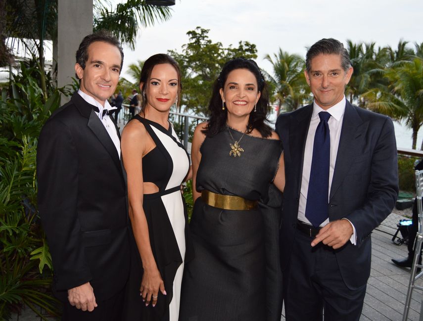 Robert y Cindy Friezo, Susie y Walid Wahab.