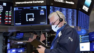 Wall Street termina en orden disperso tras una jornada en rojo