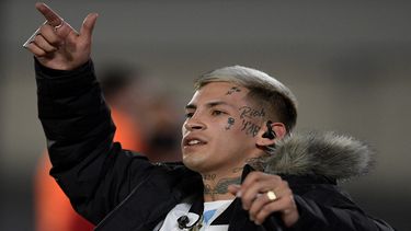 El cantautor argentino L-Gante se presenta al final del partido de fútbol clasificatorio sudamericano para la Copa Mundial de la FIFA Qatar 2022 entre Argentina y Perú en el Estadio Monumental de Buenos Aires el 14 de octubre de 2021.