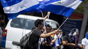 Manifestantes gritan consignas durante un plantón contra el régimen de Daniel Ortega el 17 de abril de 2019, en Managua, Nicaragua.