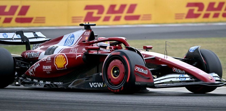 El piloto Charles Leclerc, de Ferrari, compite durante una sesión de calificación previa al Gran Premio de Hungría, el 2 de agosto de 2025.