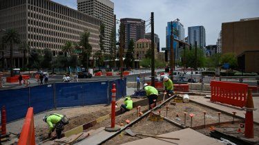 Trabajadores de la construcción en plena faena.