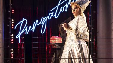 En esta imagen difundida por O&M/DKC, Shuga Cain durante una función de Seven Deadly Sins en Nueva York. El espectáculo de siete obras cortas, dirigido por Moisés Kaufman, abrió oficialmente el martes en el Meatpacking District de Manhattan.&nbsp;