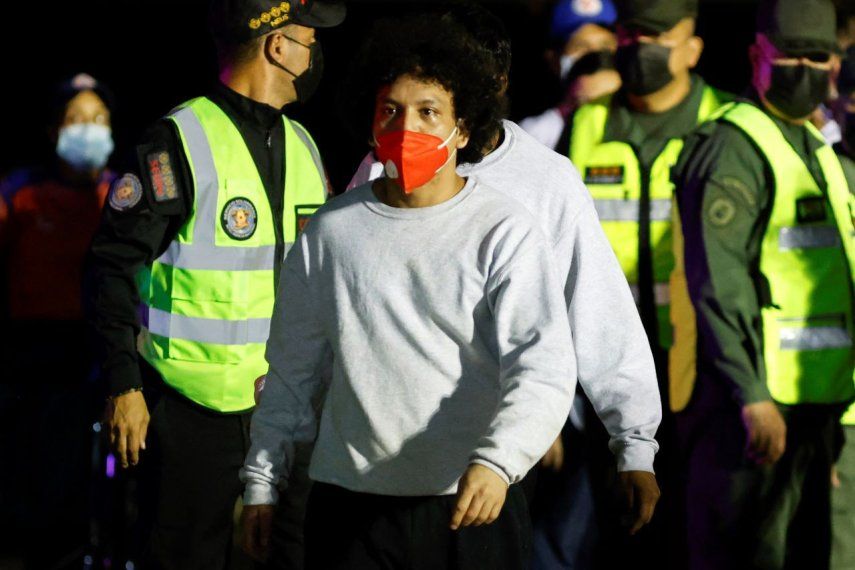 Leonel Moreno, el polémico tiktoker venezolano “Leito Oficial”, a su llegada a Caracas, tras ser deportado de Estados Unidos el 28 de marzo de 2025.