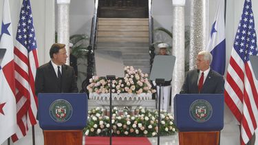 En un pronunciamiento a los medios acompañado del vicepresidente de Estados Unidos, Michael Pence, el mandatario panameño reiteró su preocupación por la inestabilidad en&nbsp;Venezuela.