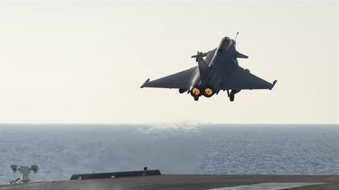 Foto referencial en la que se ve un avión militar francés de la Misión de Arromanches 2 en Irak contra el Estado Islámico. (EFE)