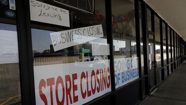 Aparte del comercio en internet, ninguna categoría de la red minorista se libró del golpe en abril. 