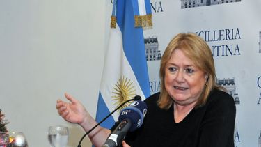 Mi familia está en Madrid. Y hace muchos años que estamos separados, y los años acumulan la distancia, así que tuve que tomar la decisión, agregó.